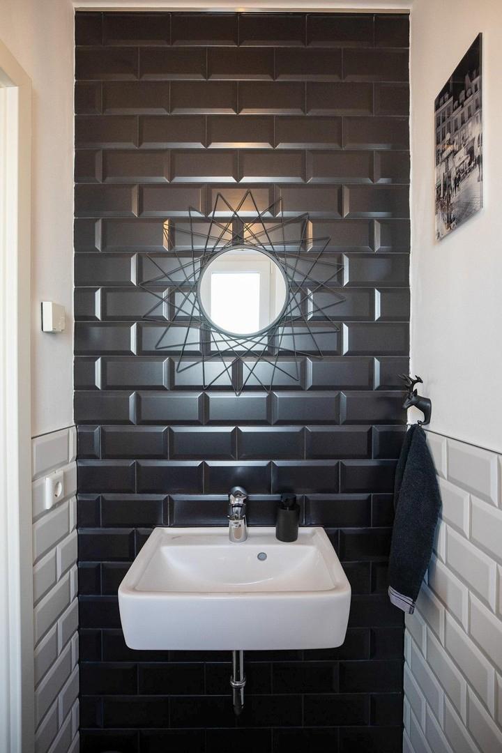 Gäste WC mit Metro-Fliesen