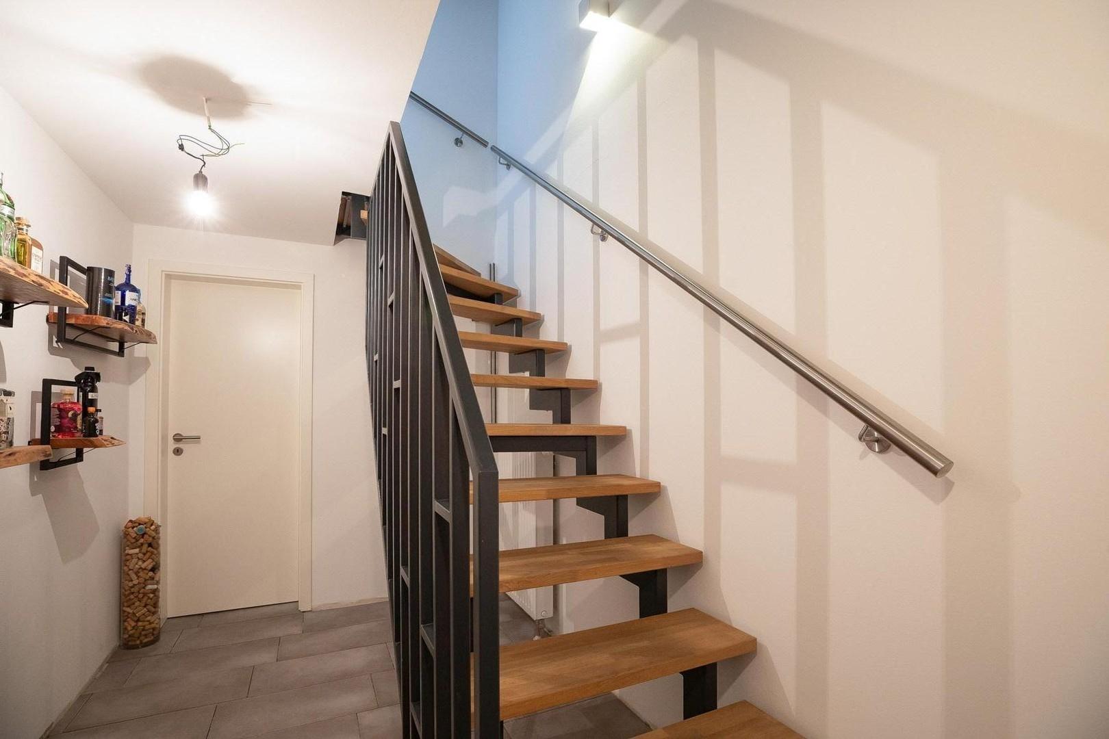 Kellerbereich mit Treppe EG