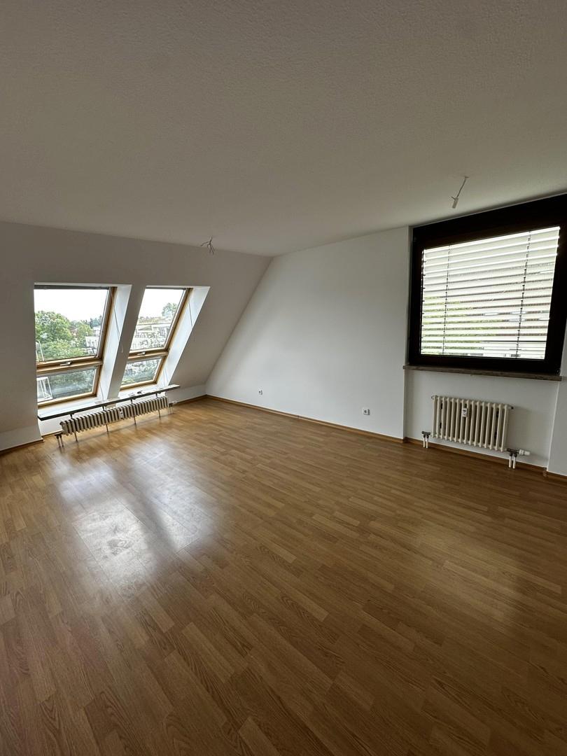 Wohnzimmer mit Essbereich
