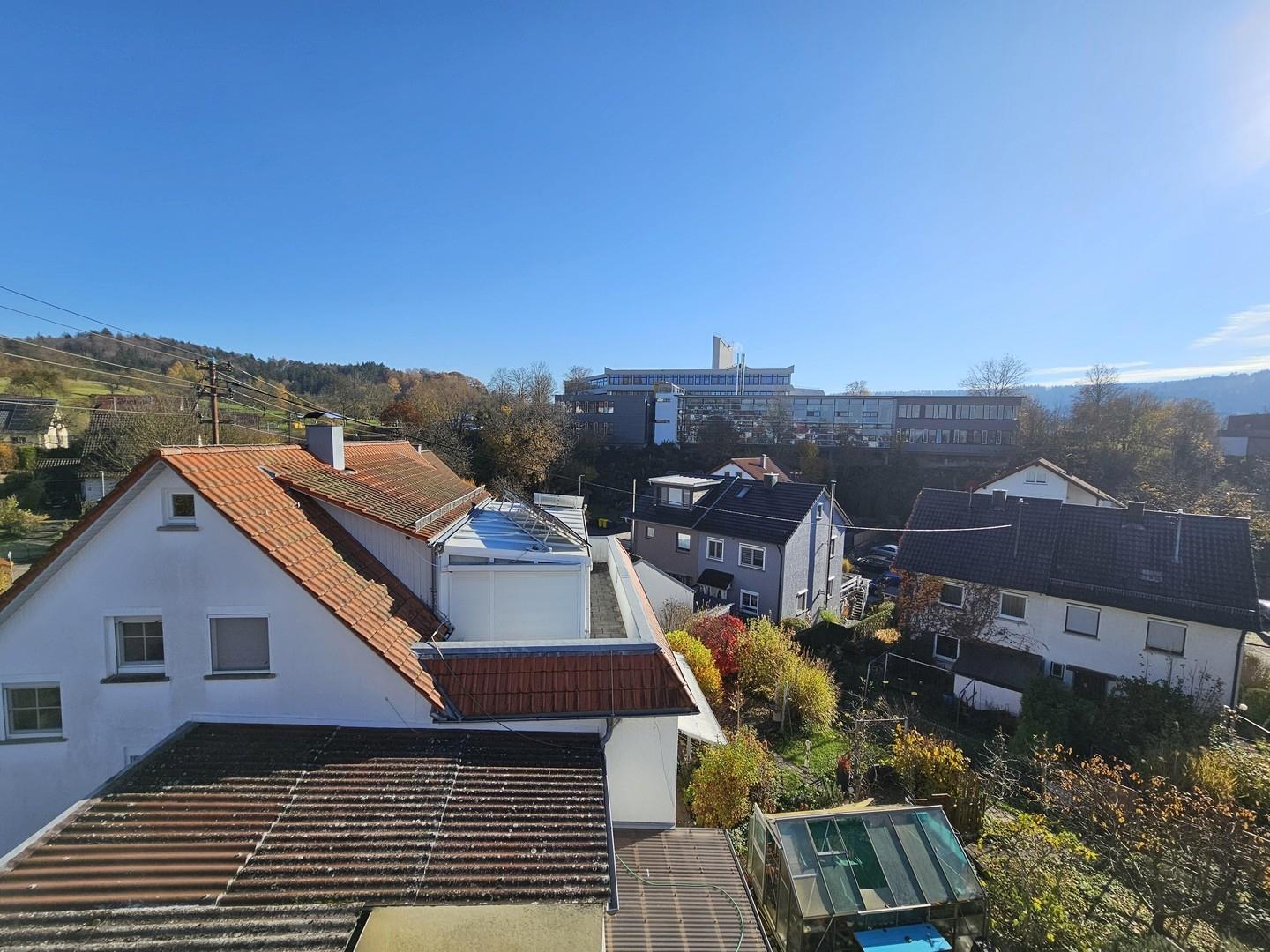 Blick Zimmer DG > Schulzentrum