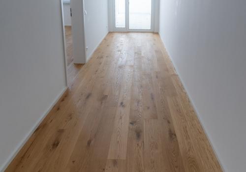 Separate Ankleide mit 2 Balkon