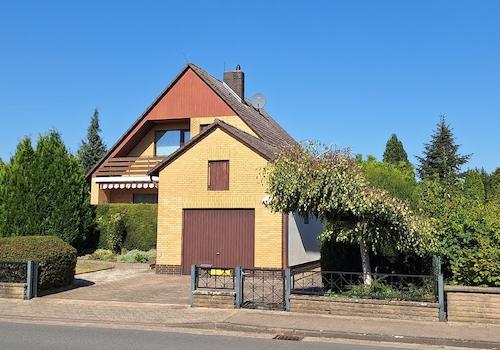 Auffahrt mit Garage