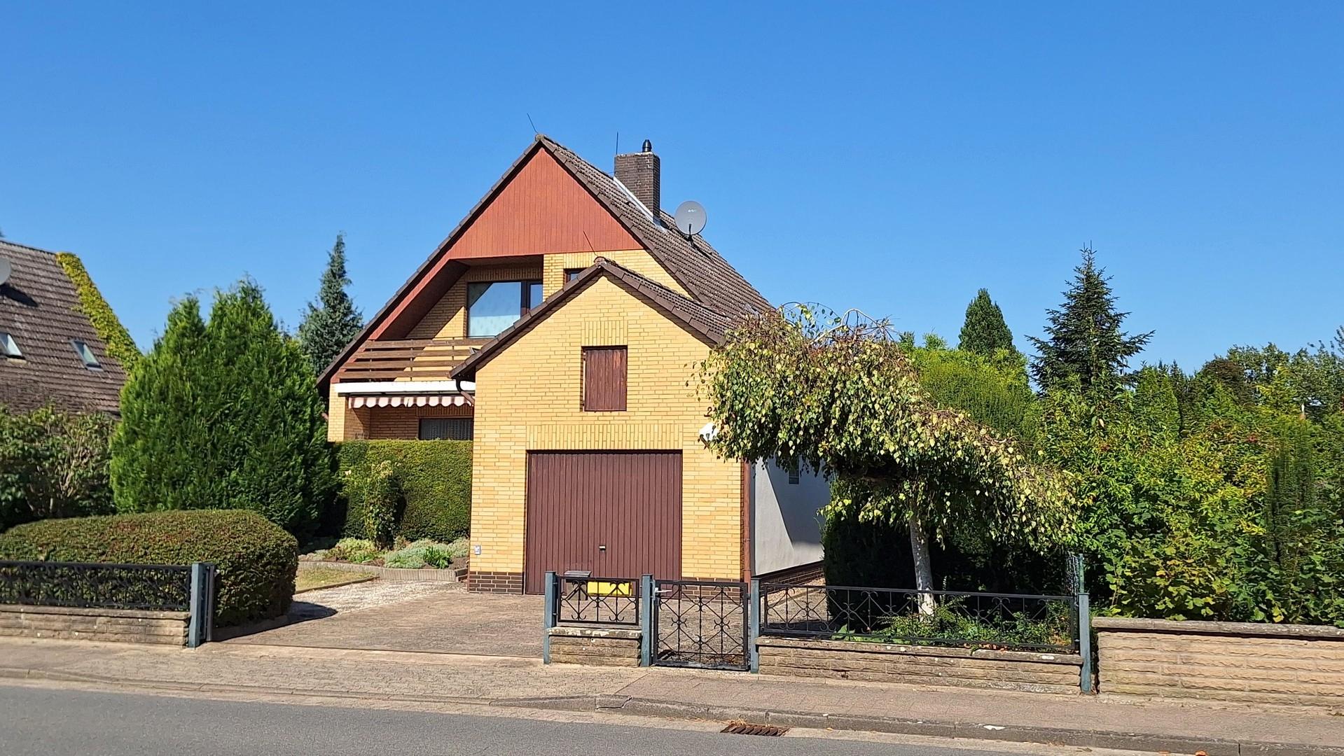 Auffahrt mit Garage