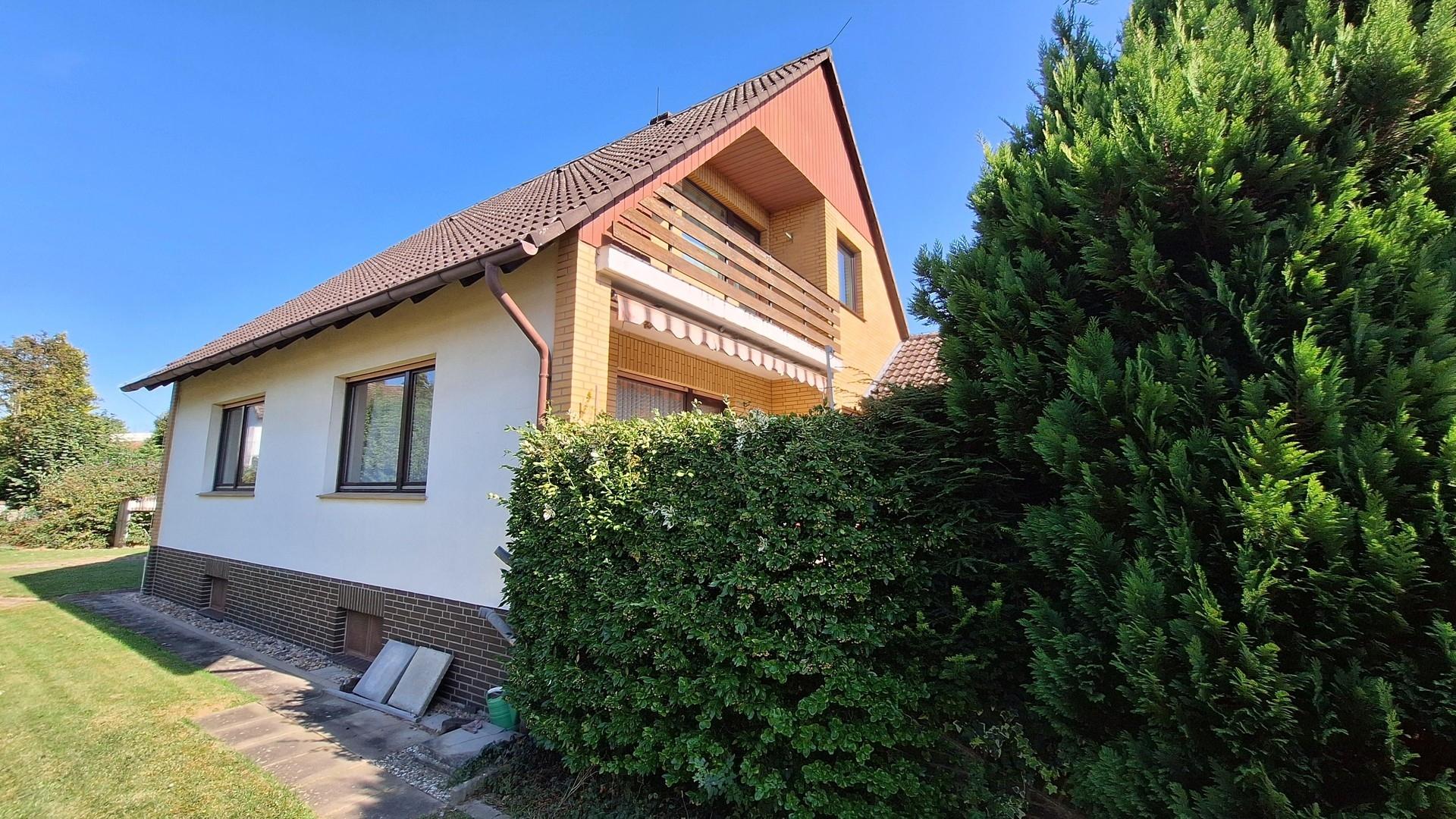 Wohnhaus und Balkon