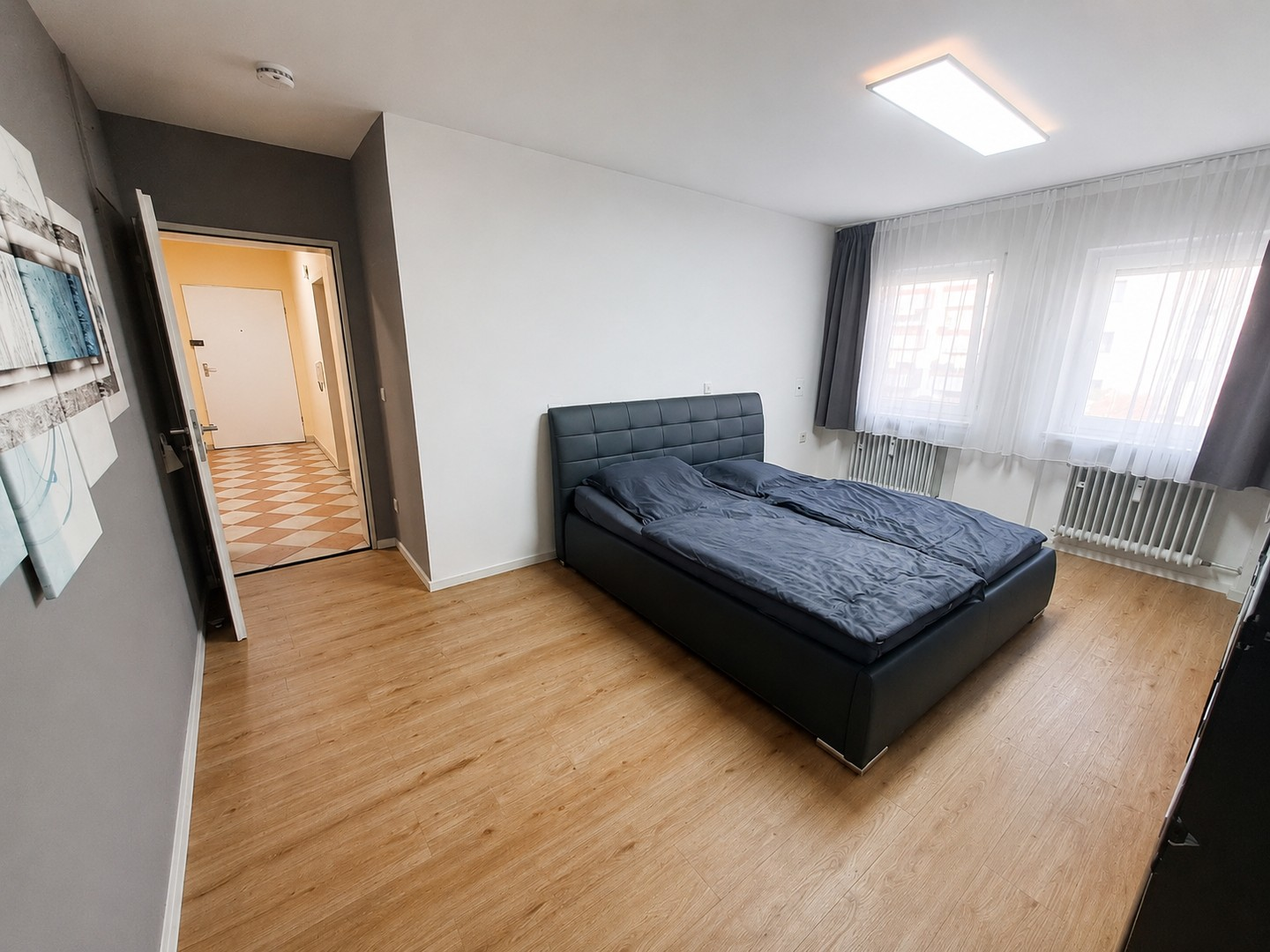 Schlafzimmer 1