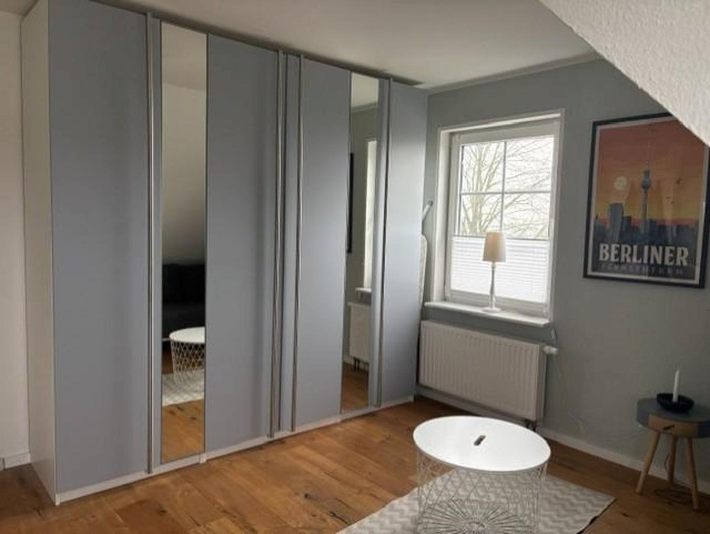 Schlafzimmer 1
