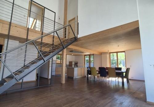 Offene Treppe zum Obergeschoss