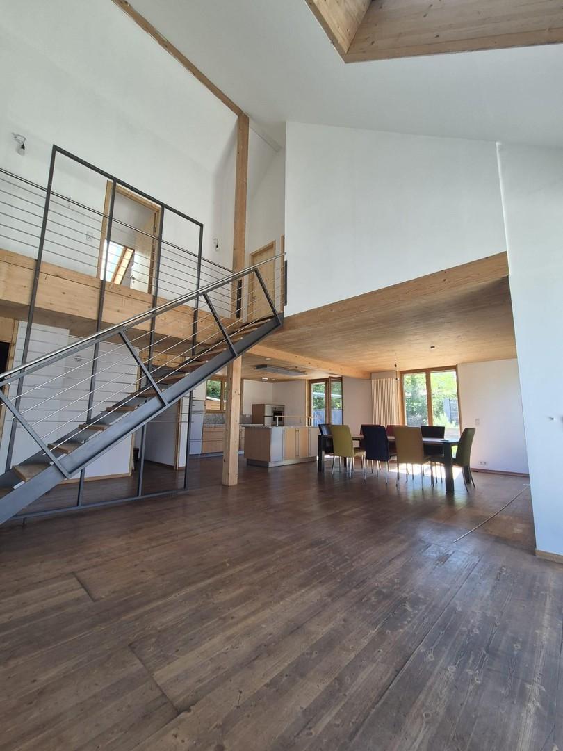 Offene Treppe zum Obergeschoss