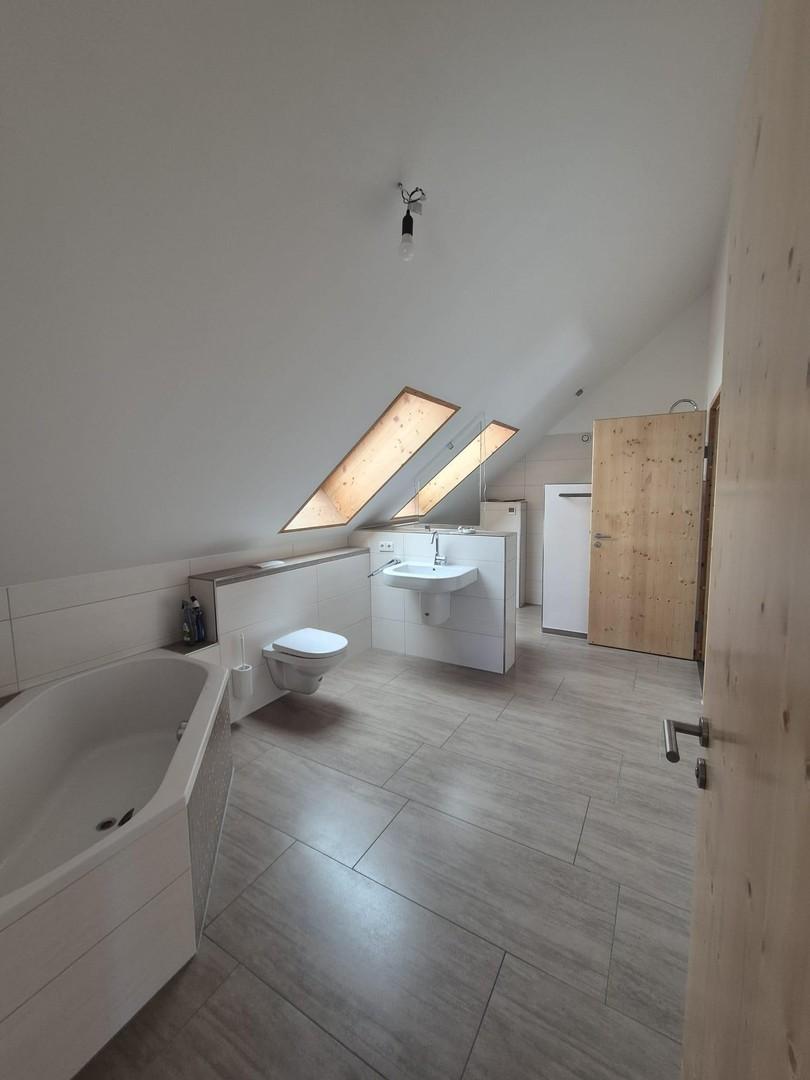 Helles Badezimmer