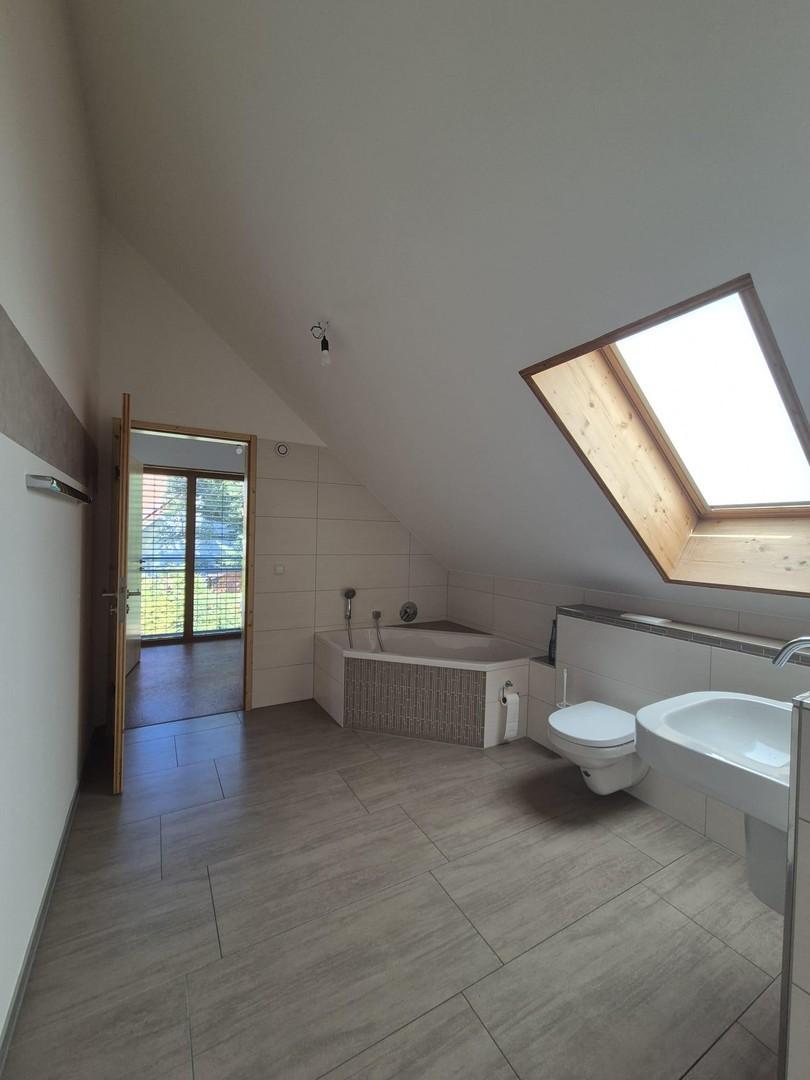 Badezimmer mit Duschwanne