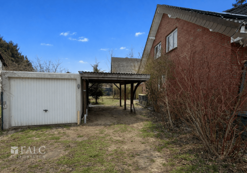 Garage / Carport