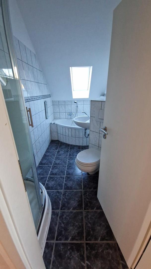 DG Duschbad und Wanne