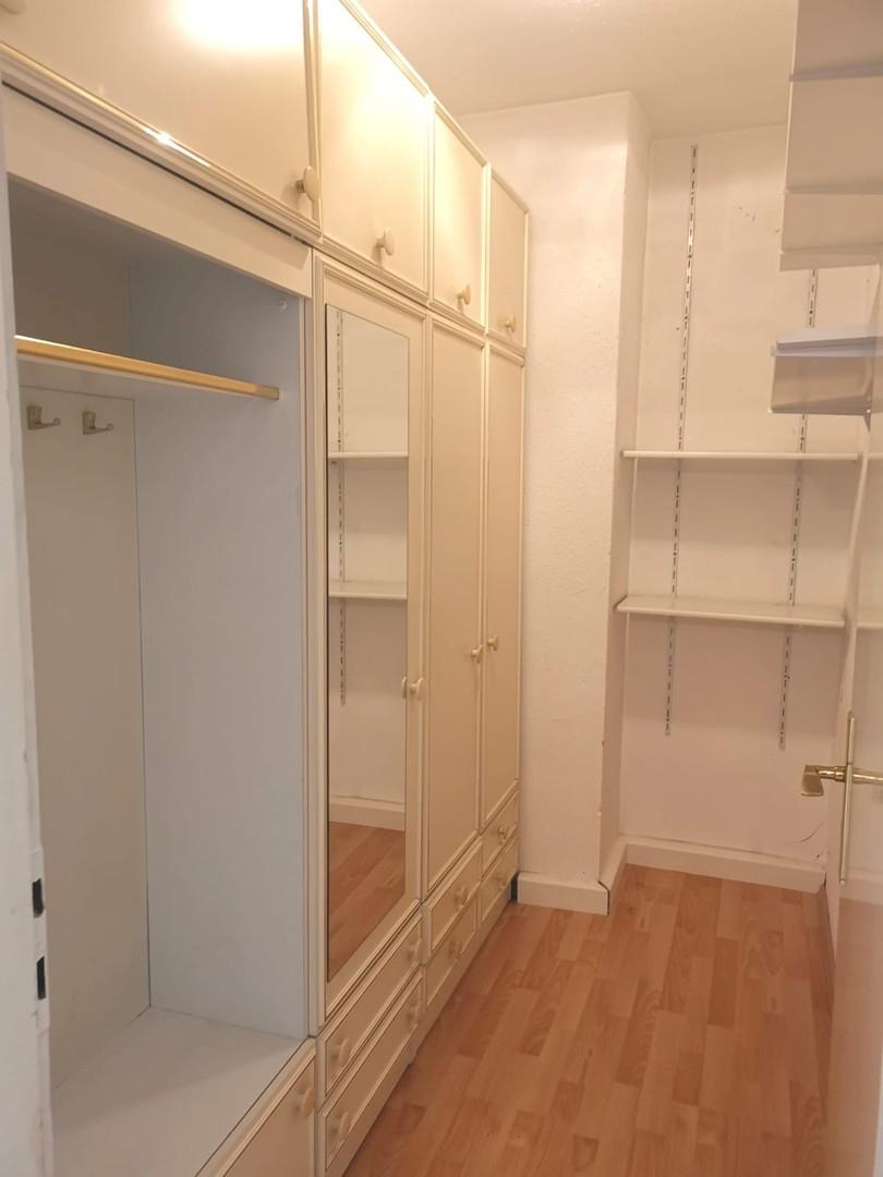 Begehbarer Kleiderschrank