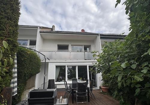 Haus aus Gartensicht