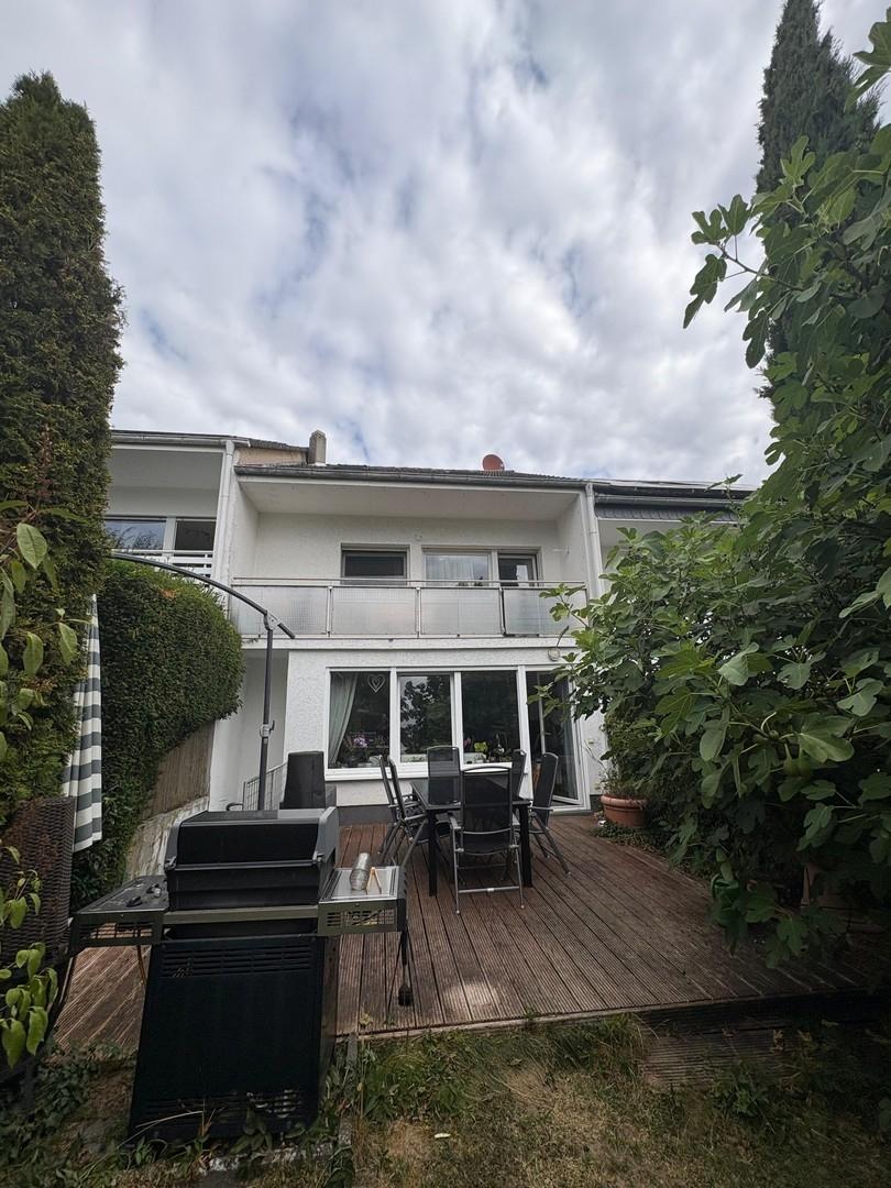 Haus aus Gartensicht