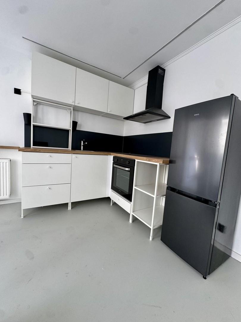 Moderne EBK mit Geräten