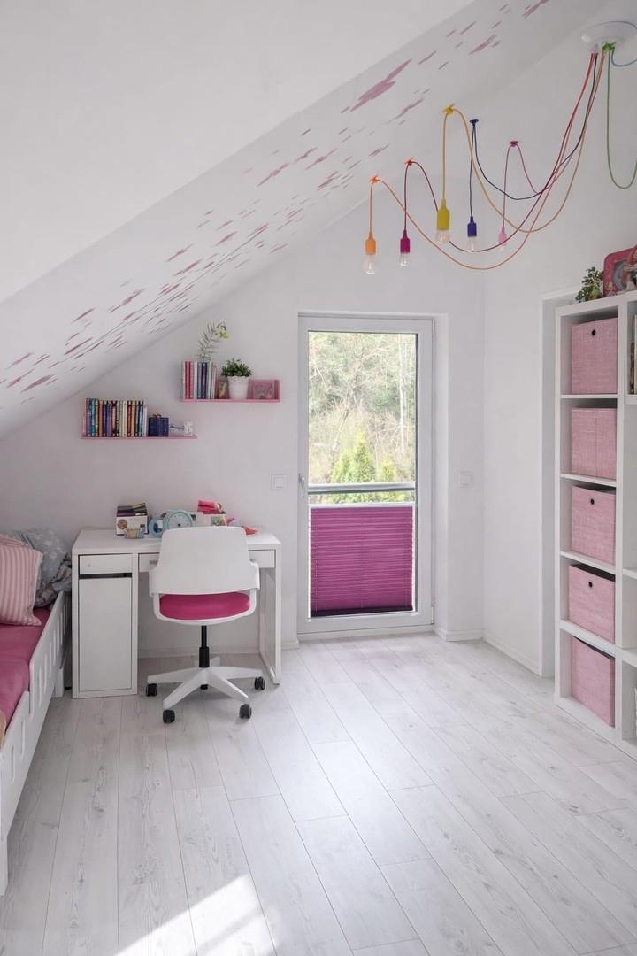 Helles Kinderzimmer 