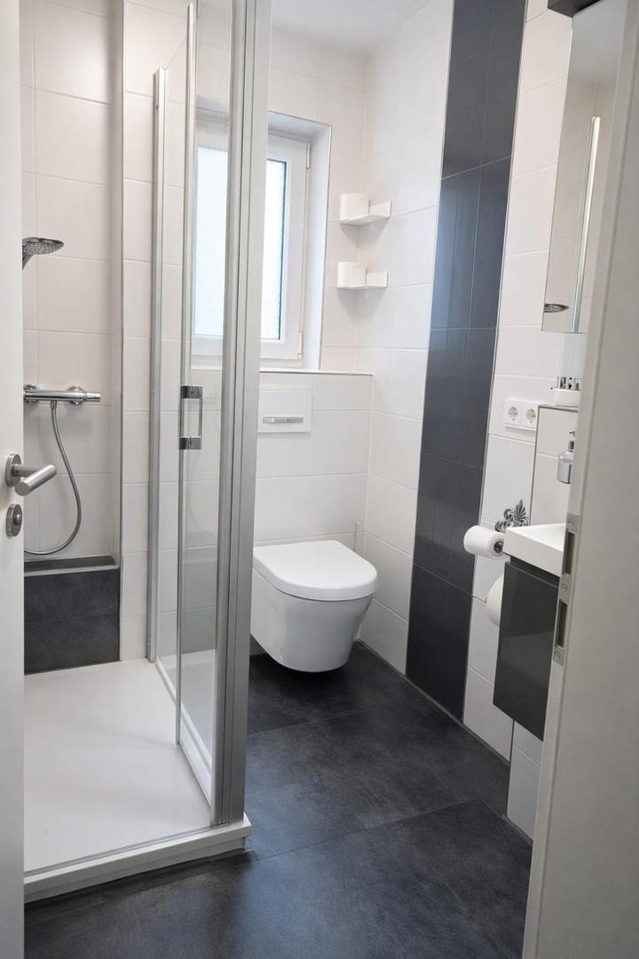 Modernes Duschbad EG