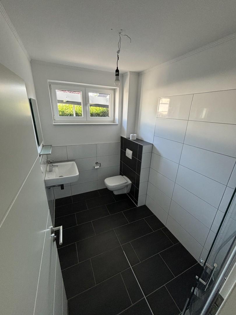Gäste-WC mit Dusche