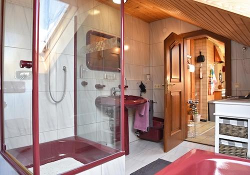 OG Badezimmer mit Dusche