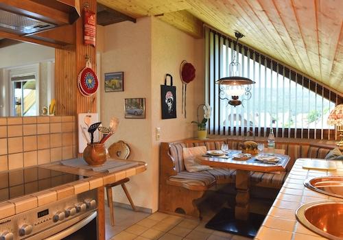 OG  Wohnung Küche mit Esstisch