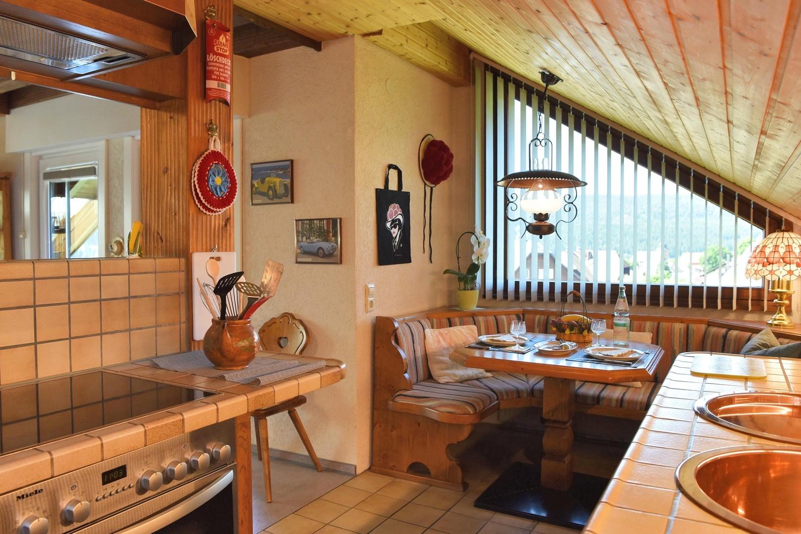 OG  Wohnung Küche mit Esstisch