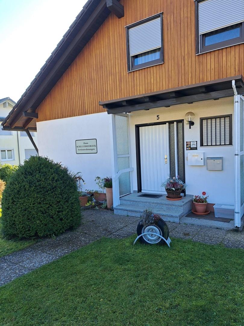 Haus Eingangsseite links
