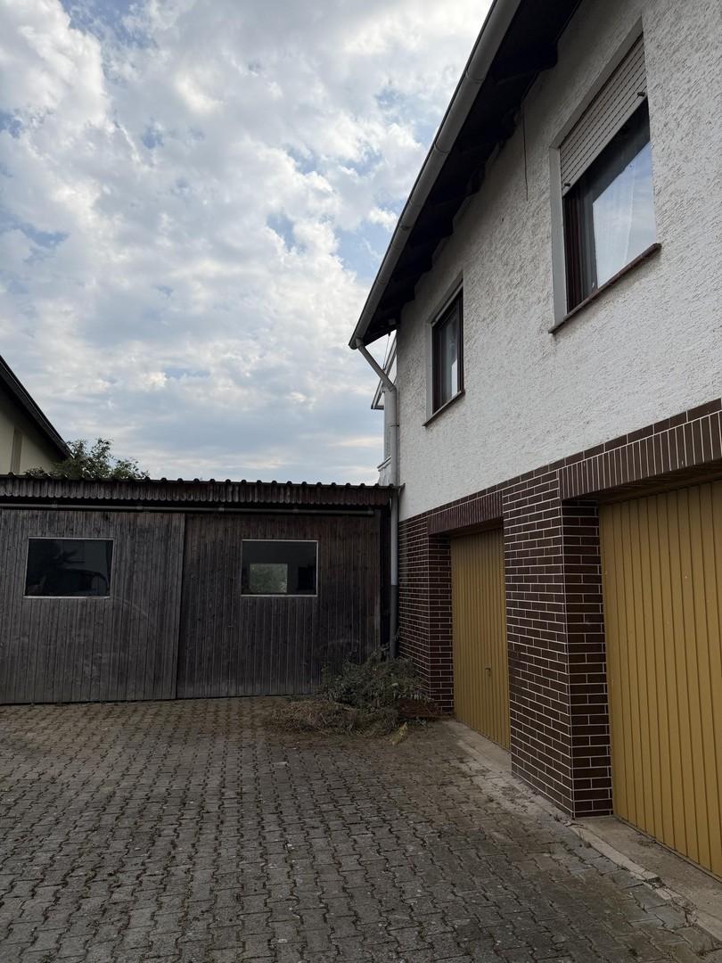 Anbau mit Garagen