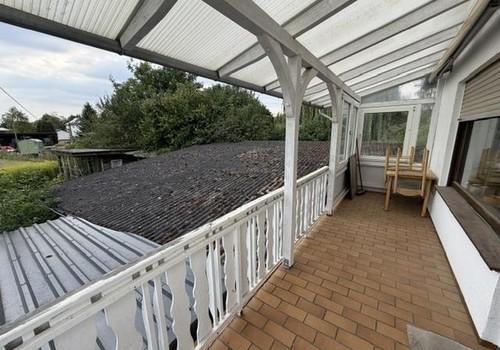 Balkon mit Blick auf Garten