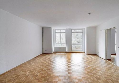 Schlafzimmer mit Südbalkon
