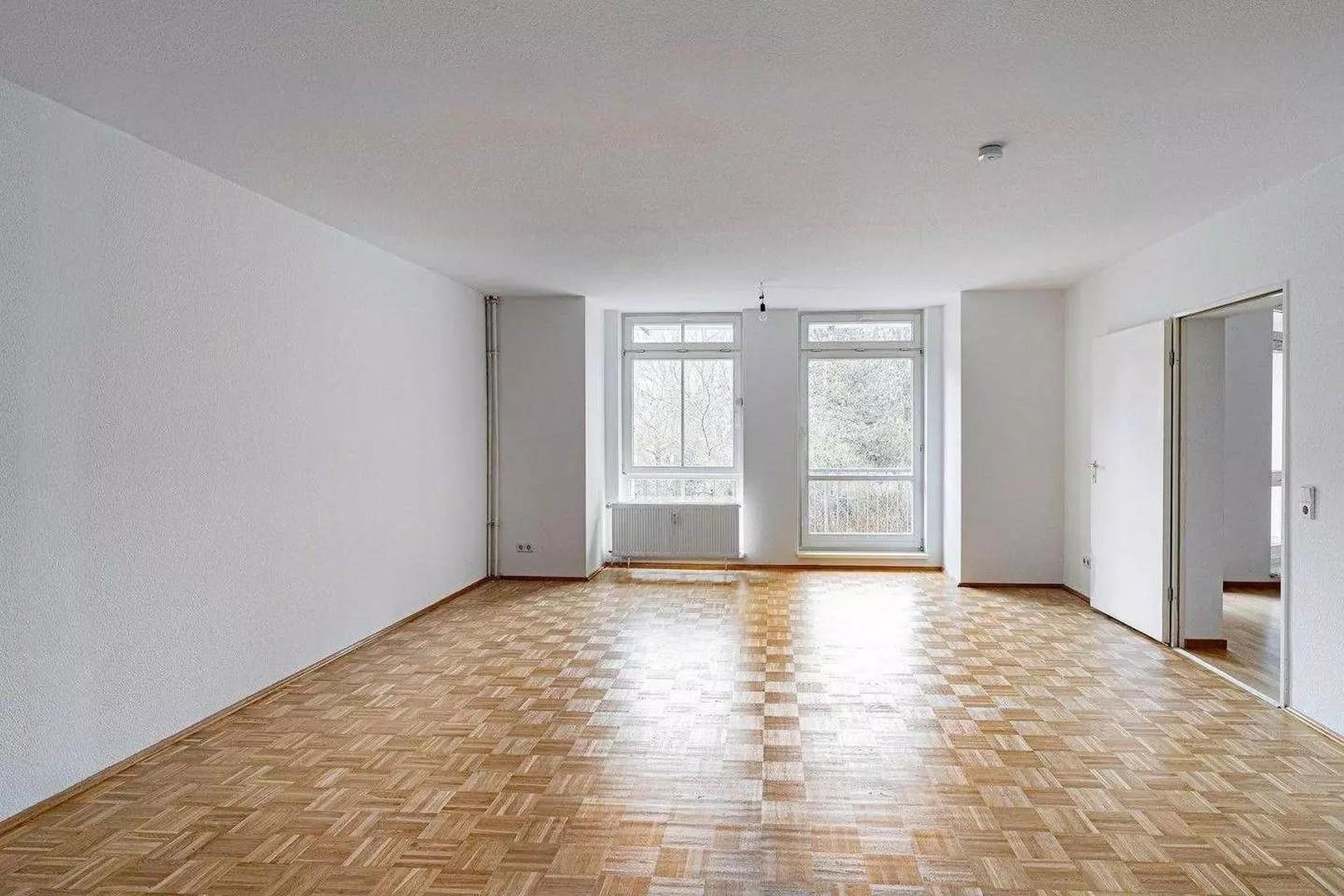 Schlafzimmer mit Südbalkon