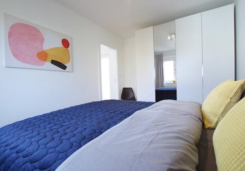 Schlafzimmer 2 / Bedroom 2