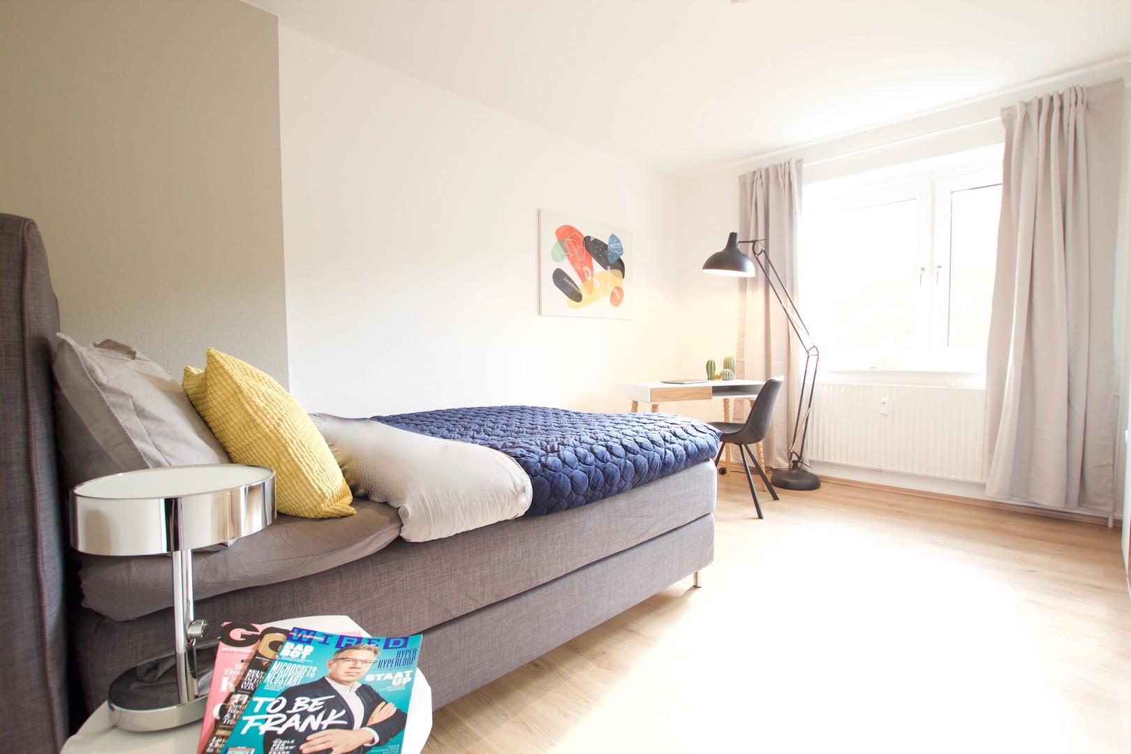 Arbeits-/Schlafzimmer 1