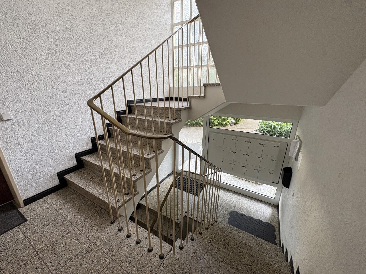 Hell und bequem begehbares Treppenhaus