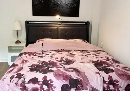 Doppelbett im Schlaflzimmer