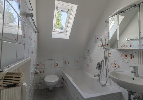 Bad im OG mit Badewanne