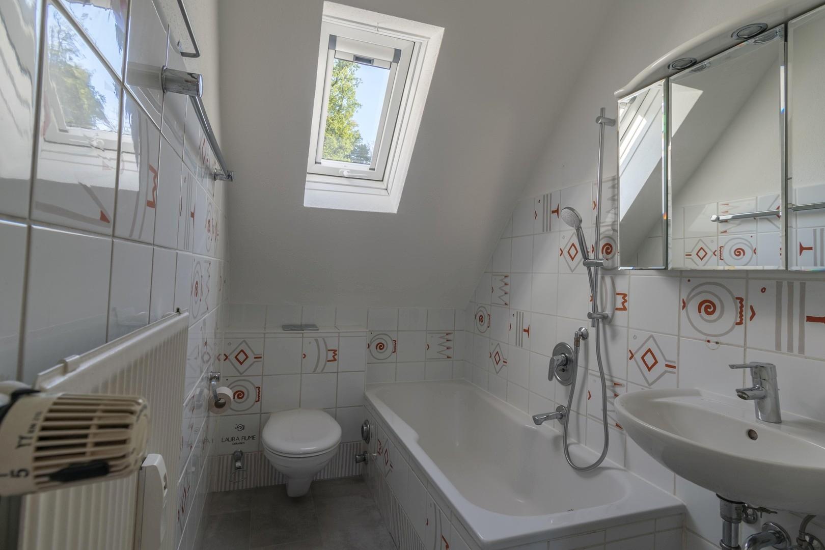 Bad im OG mit Badewanne