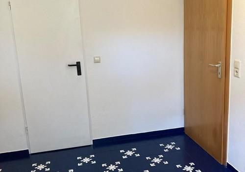 Durchgangszimmer zum Bad