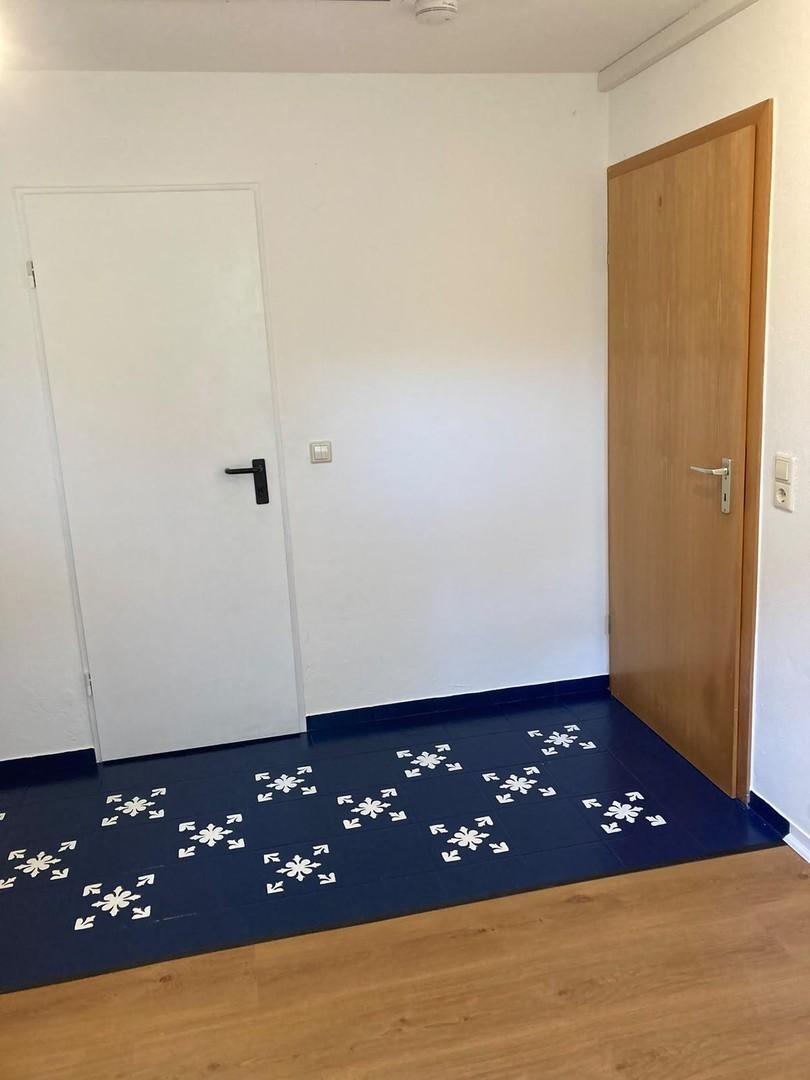 Durchgangszimmer zum Bad