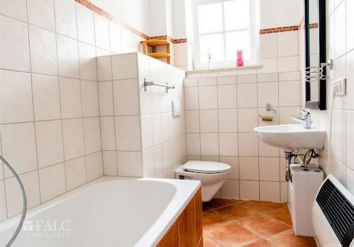 1. OG: Badezimmer, KI optimiert
