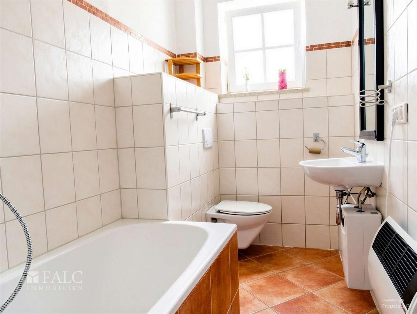 1. OG: Badezimmer, KI optimiert