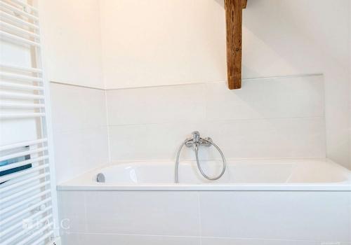 ELW: Badewanne & Fenster, KI optimiert