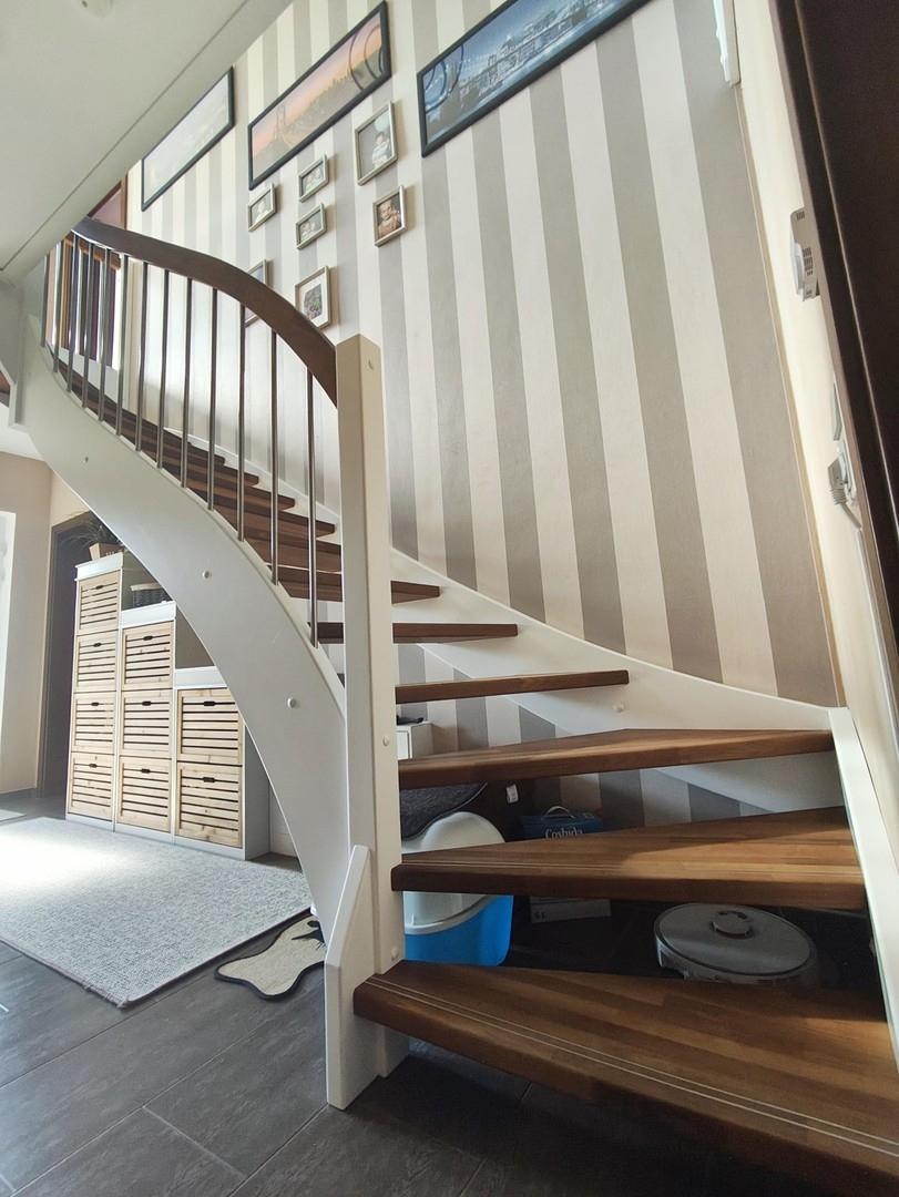 Treppe ins Obergeschoss