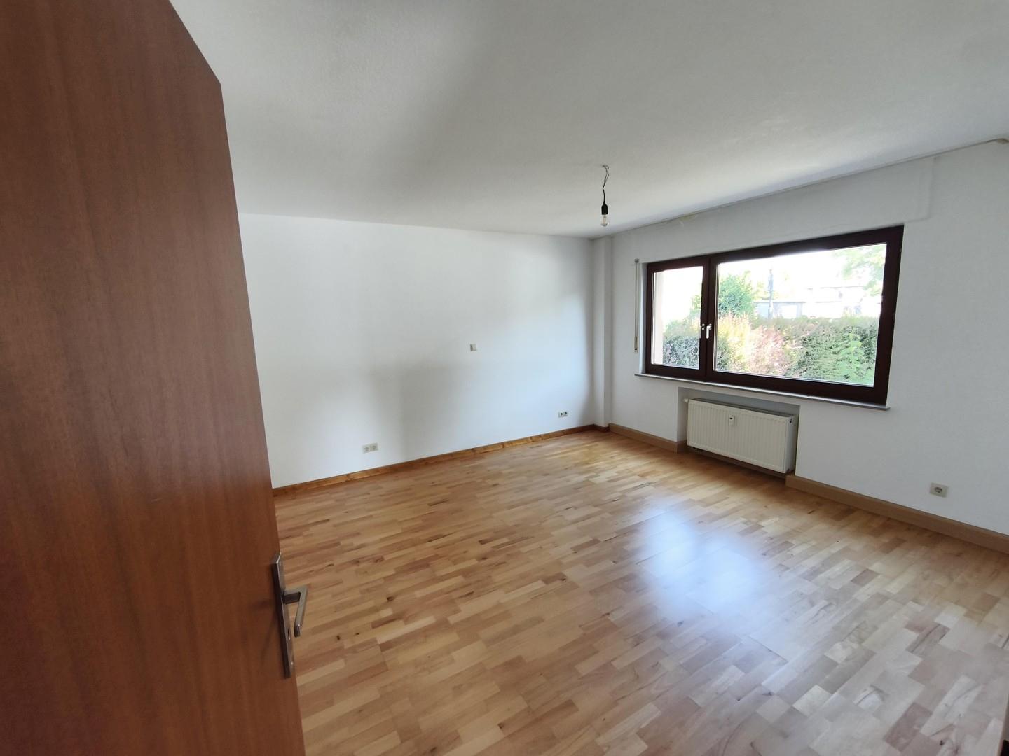 Schlafzimmer (vom Flur aus)
