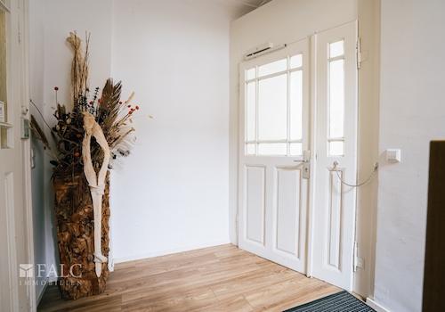 Vorderhaus Eingang Einheit 2 im OG