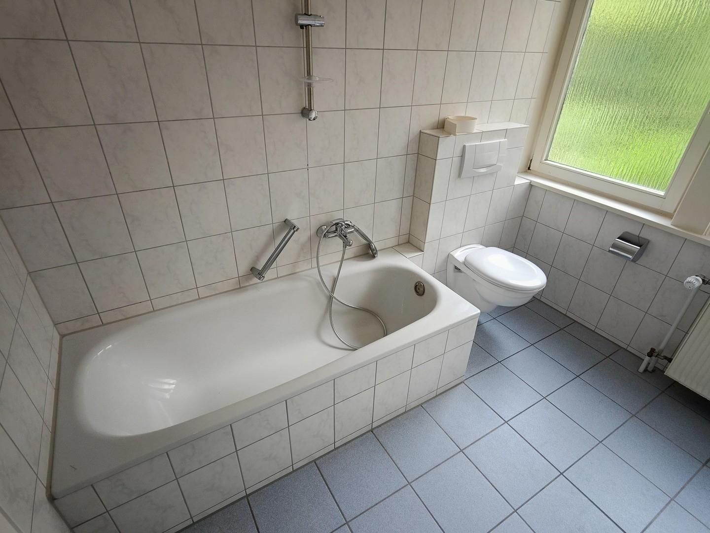 Bad II OG mit Badewanne