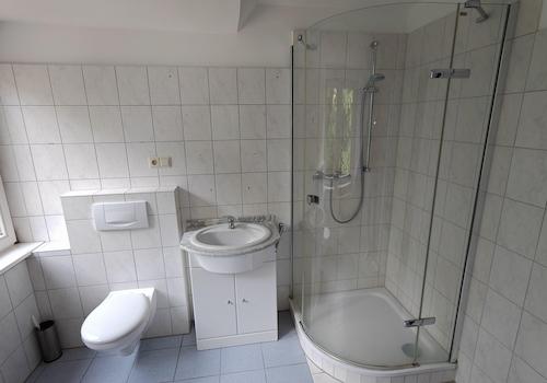 Bad I OG mit Dusche
