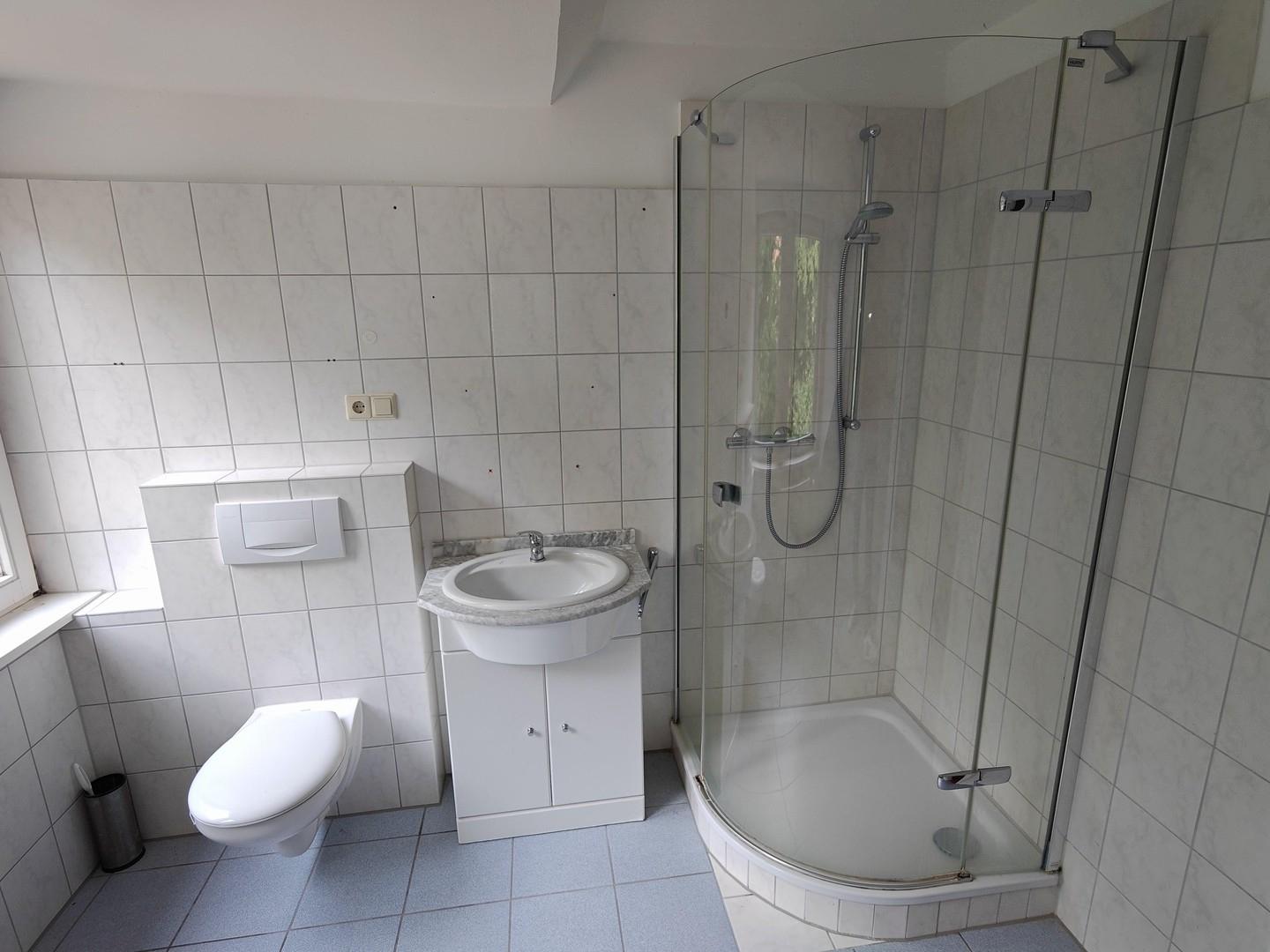 Bad I OG mit Dusche