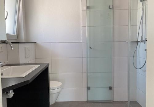 Waschtisch, Toilette u. Dusche