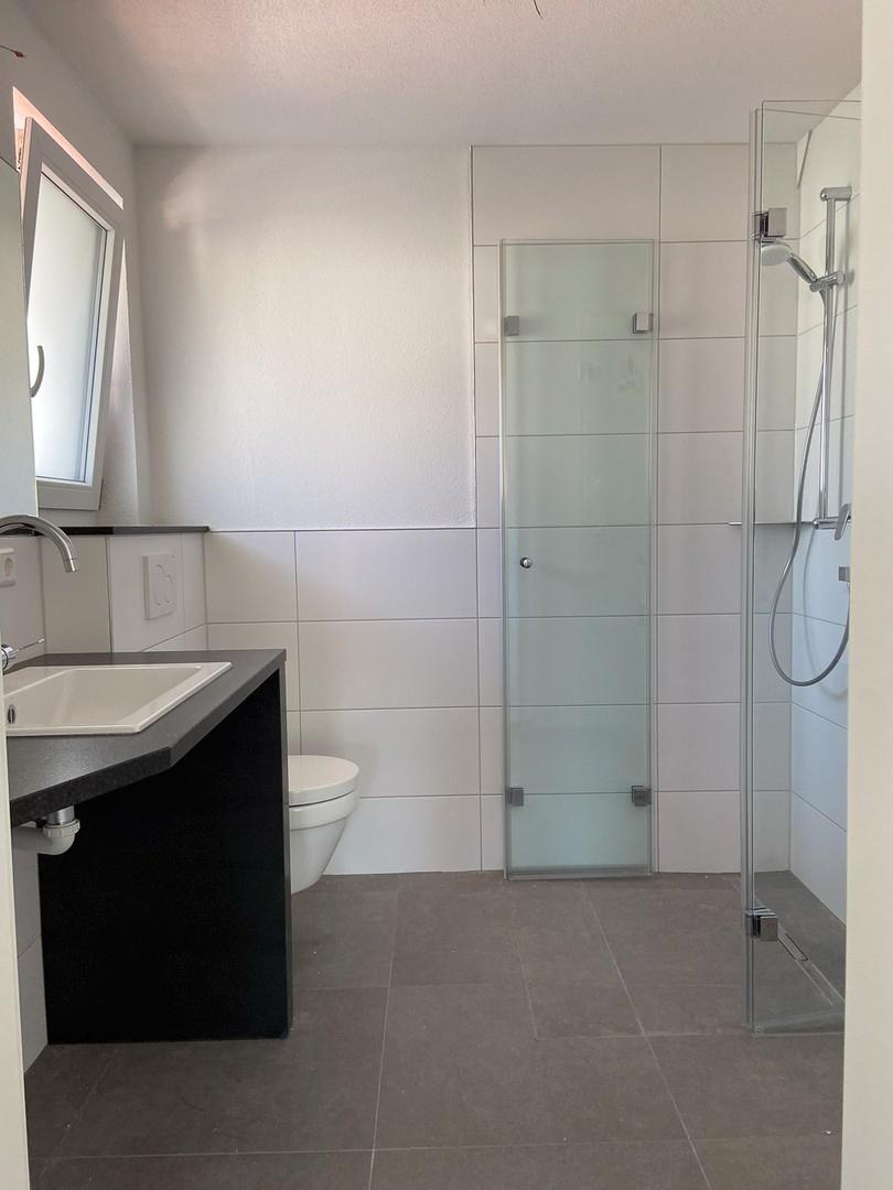 Waschtisch, Toilette u. Dusche